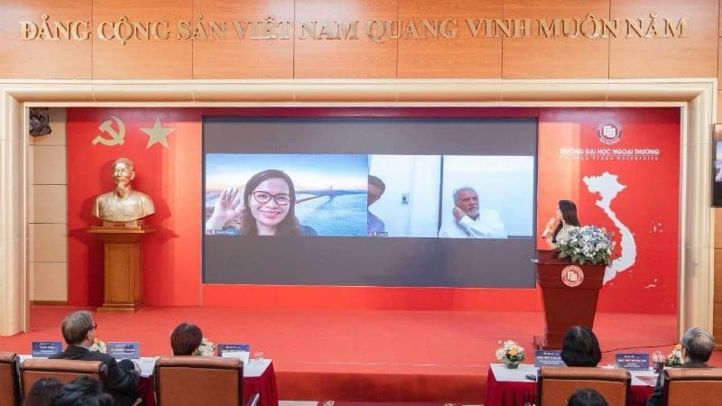 The conference was held in person in Hanoi and connected online with speakers and participants from home and abroad.