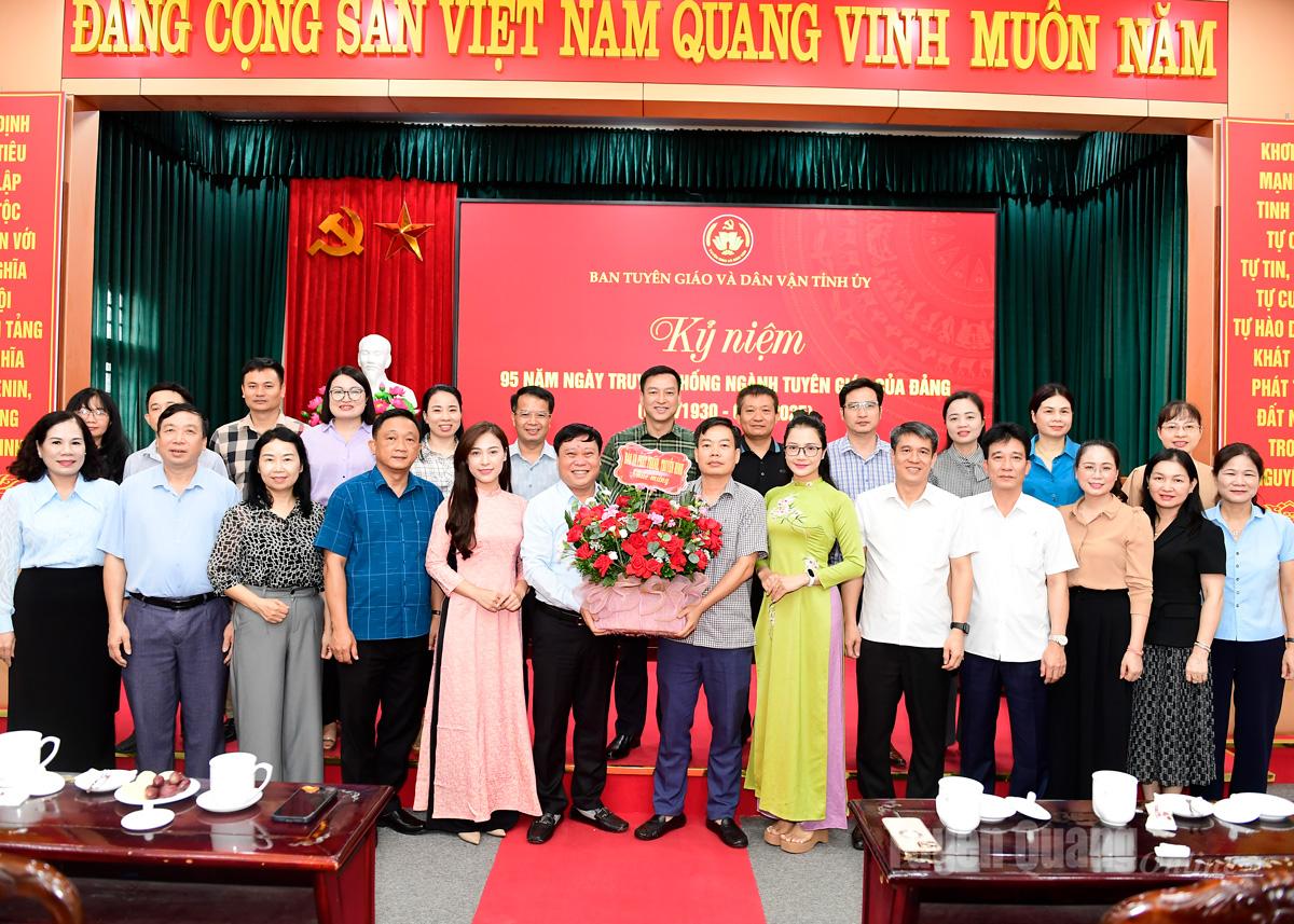 Báo và phát thanh, truyền hình Tuyên Quang chúc mừng Ngày truyền thống ngành Tuyên giáo của Đảng