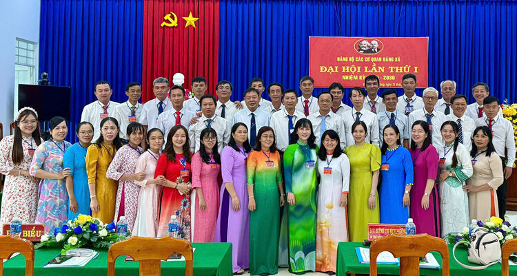 Party Committees of Binh Thanh Dong Commune Party Agencies focus on innovating leadership thinking