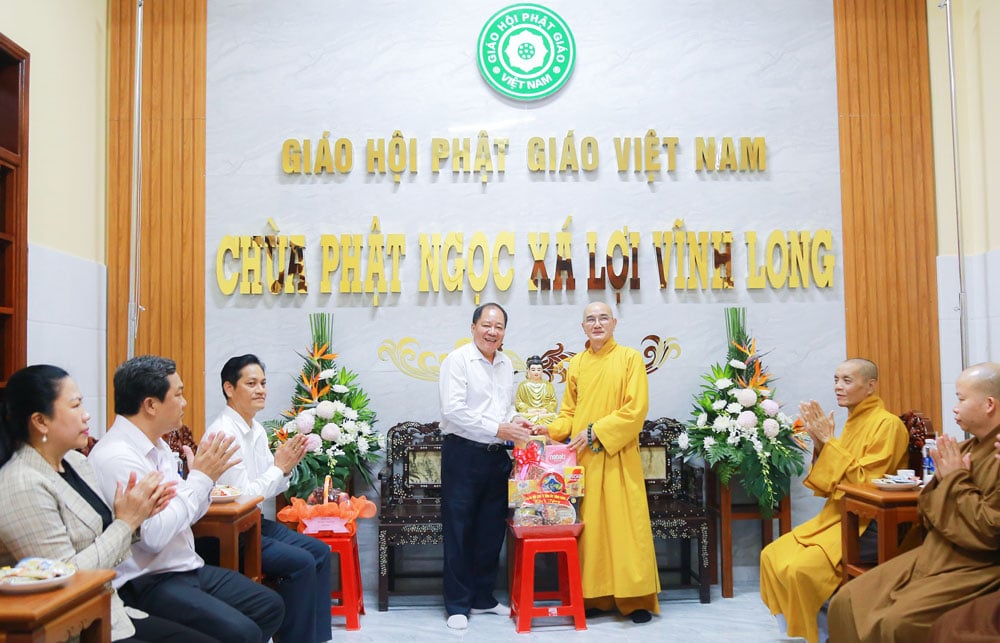  Đồng chí Lê Thanh Vân và đoàn công tác Ban Nội chính Tỉnh ủy đến thăm Ban Trị sự GHPG Việt Nam tỉnh Vĩnh Long.