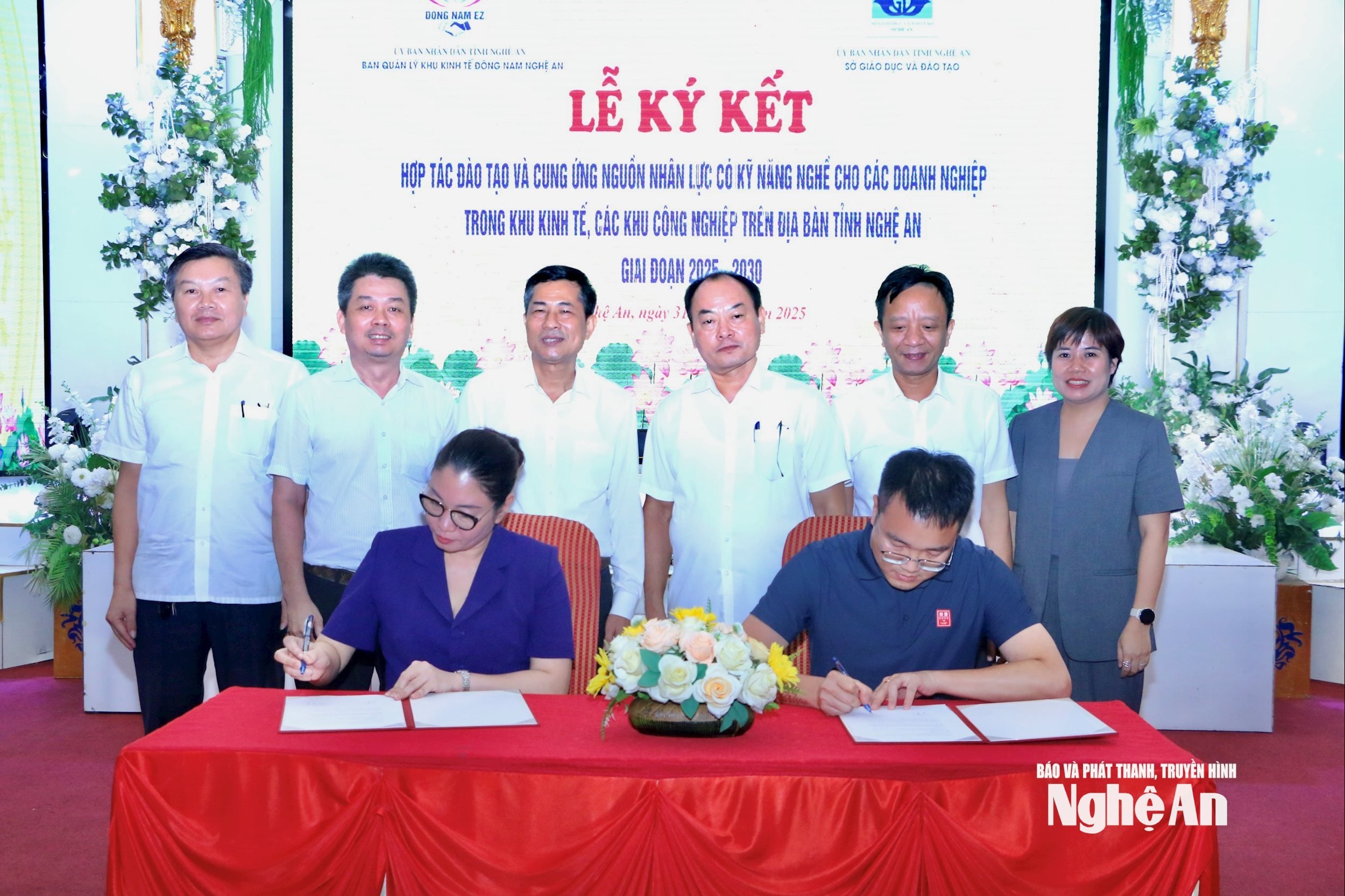  Ký kết