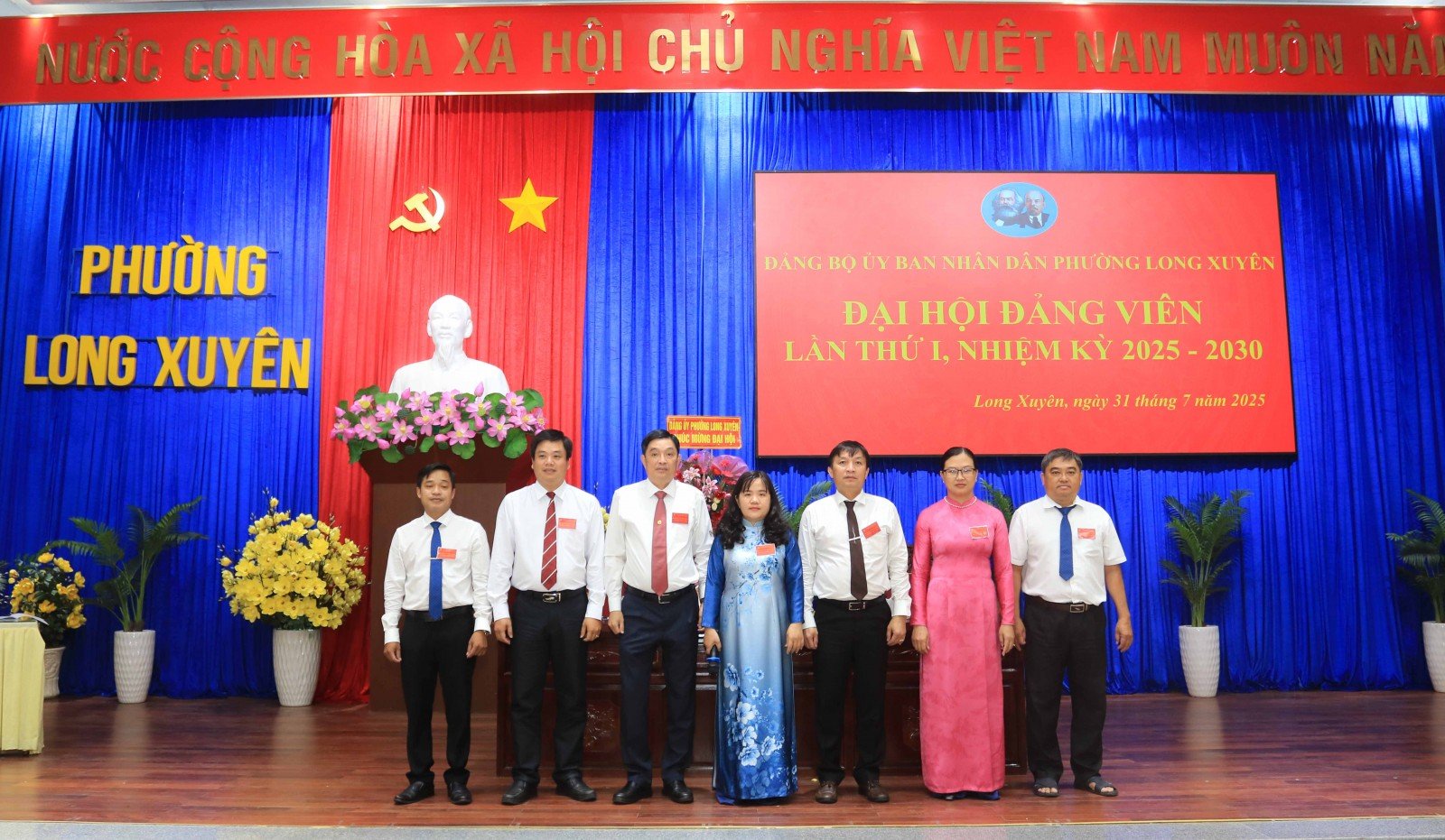 Ban Chấp hành Đảng bộ UBND phường Long Xuyên nhiệm kỳ 2025 - 2030.