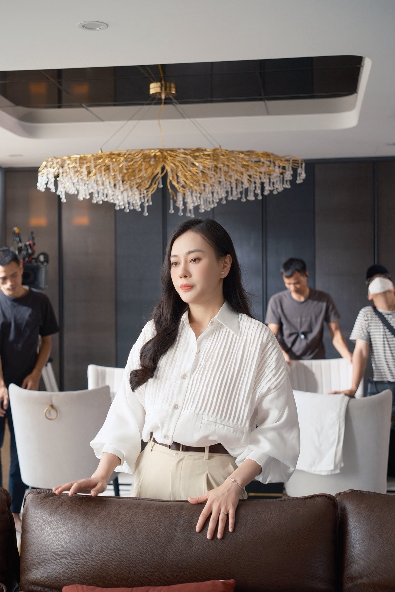 Phương Oanh diện bộ đồ giản dị giá 1,4 tỷ đồng, lộ là fan của Blackpink - 11