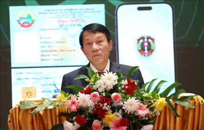 Bộ trưởng Bộ Công an Lương Tam Quang phát biểu tại Lễ khai trương Hệ thống quản lý dân cư và căn cước công dân tại Lào. (Ảnh: TTXVN)