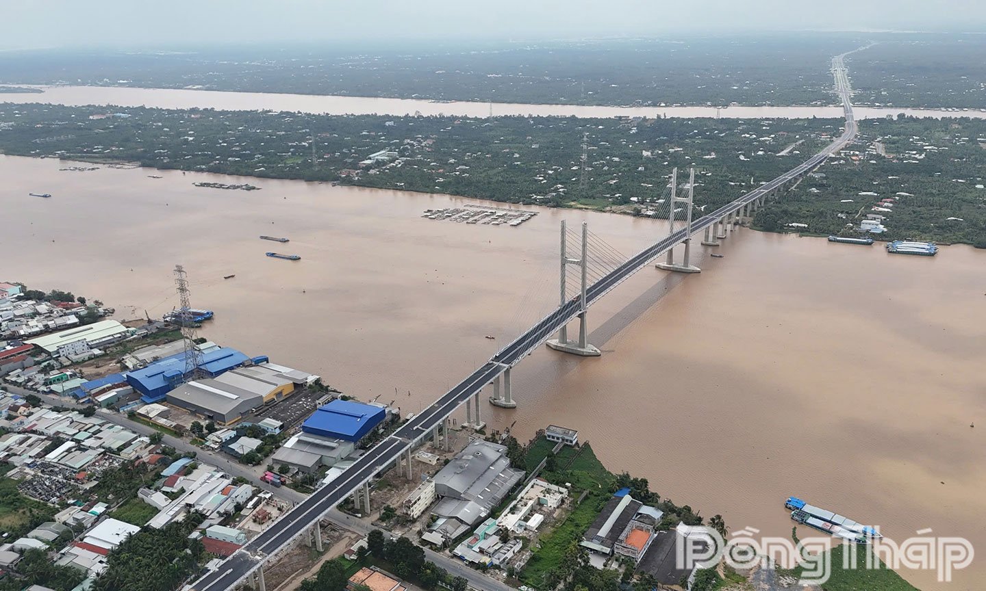 จุดสิ้นสุดของโครงการเชื่อมต่อกับทางหลวงหมายเลข 60 เมืองเก่าเบ๊นแจ (ปัจจุบันเป็นส่วนหนึ่งของเมืองหวิงลอง) ห่างจากสะพานหำมเลืองเกือบ 1 กิโลเมตร สะพานหราจเมียว 2 จะสร้างเส้นทางคมนาคมสำคัญสายใหม่ ช่วยลดระยะเวลาการเดินทาง และส่งเสริมการพัฒนาเศรษฐกิจในภูมิภาค