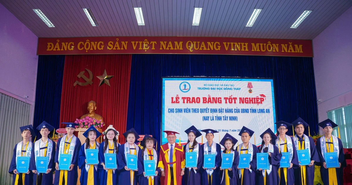 ប្រគល់សញ្ញាបត្រដល់និស្សិតទើបបញ្ចប់ការសិក្សាចំនួន ៦១នាក់ តាមបញ្ជា