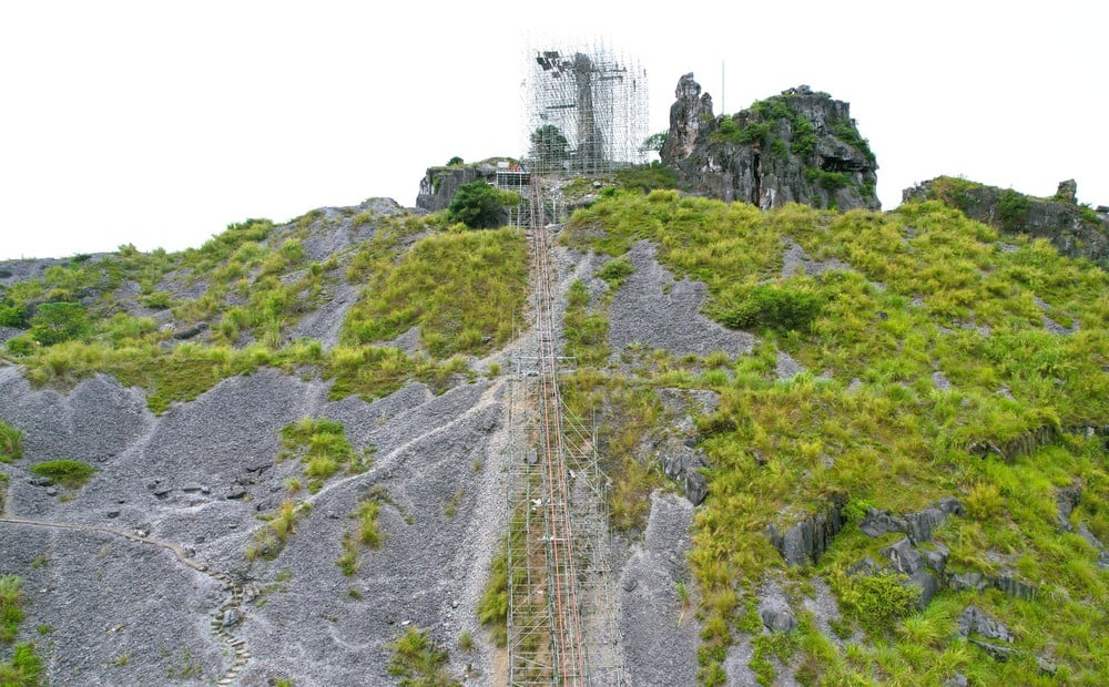 Dựng giàn giáo khủng 
