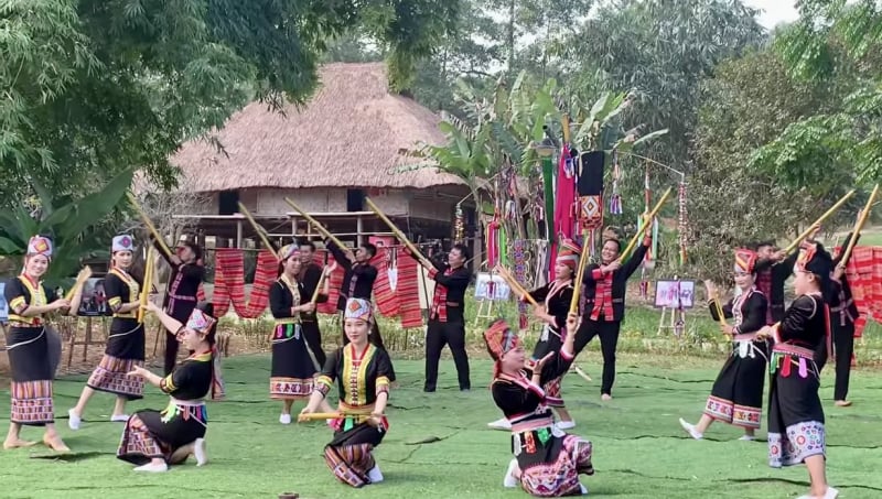 Tháng 8 về Làng trải nghiệm văn hóa truyền thống -0