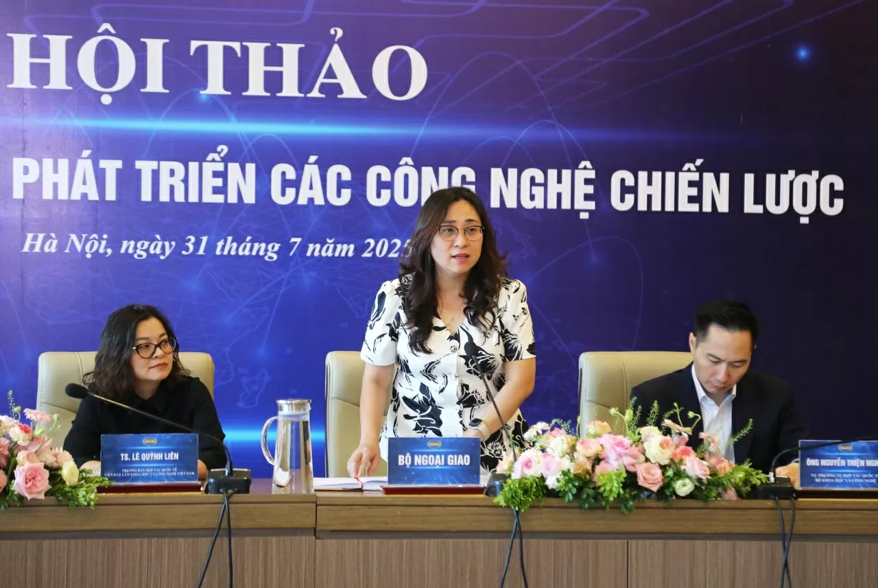 Bà Luyện Minh Hồng Phó Vụ trưởng Vụ Ngoại giao Kinh tế phát biểu chủ trì Hội thảo. (Ảnh: Thành Long)