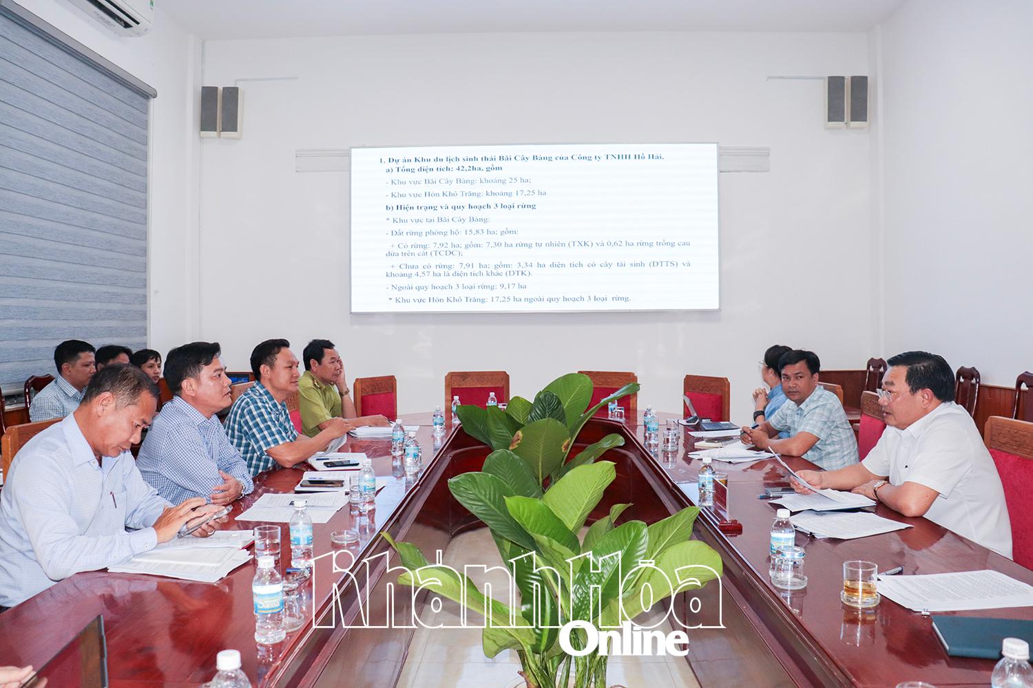 Quang cảnh cuộc họp.