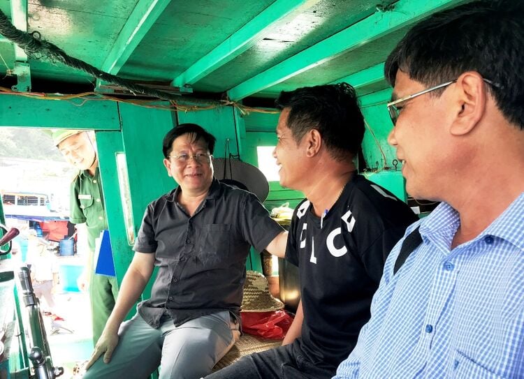 ប្រធានគណៈកម្មាធិការប្រជាជនខេត្ត An Giang ពិនិត្យស្ថានភាពប្រយុទ្ធប្រឆាំងនឹងការនេសាទ IUU នៅតំបន់សេដ្ឋកិច្ចពិសេស Phu Quoc
