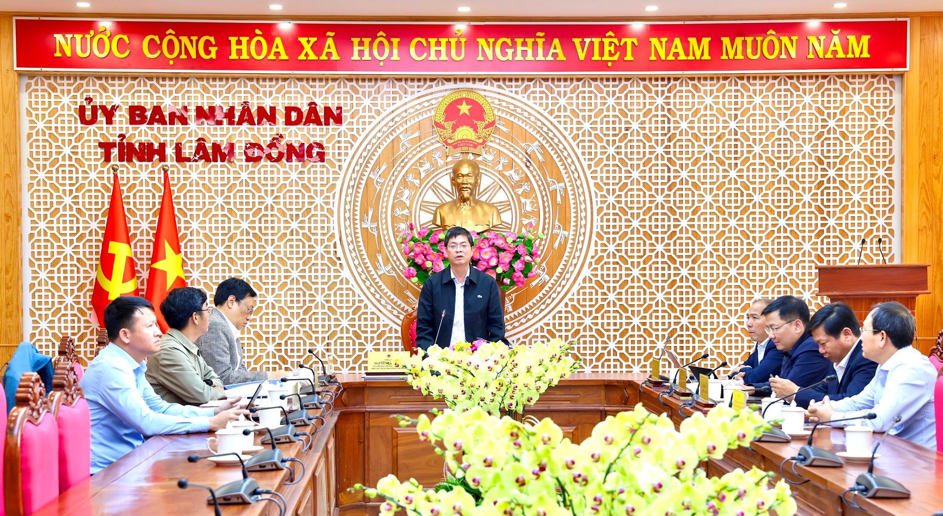 Phó Chủ tịch UBND tỉnh Nguyễn Hồng Hải tham dự Hội nghị cùng lãnh đạo các sở ngành và nhà đầu tư tại điểm cầu tỉnh Lâm Đồng