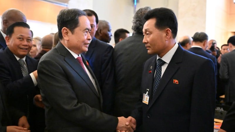 Le président de l'Assemblée nationale, Tran Thanh Man, rencontre les chefs de délégation des pays à l'occasion de sa participation à la 6e Conférence mondiale des présidents de parlement