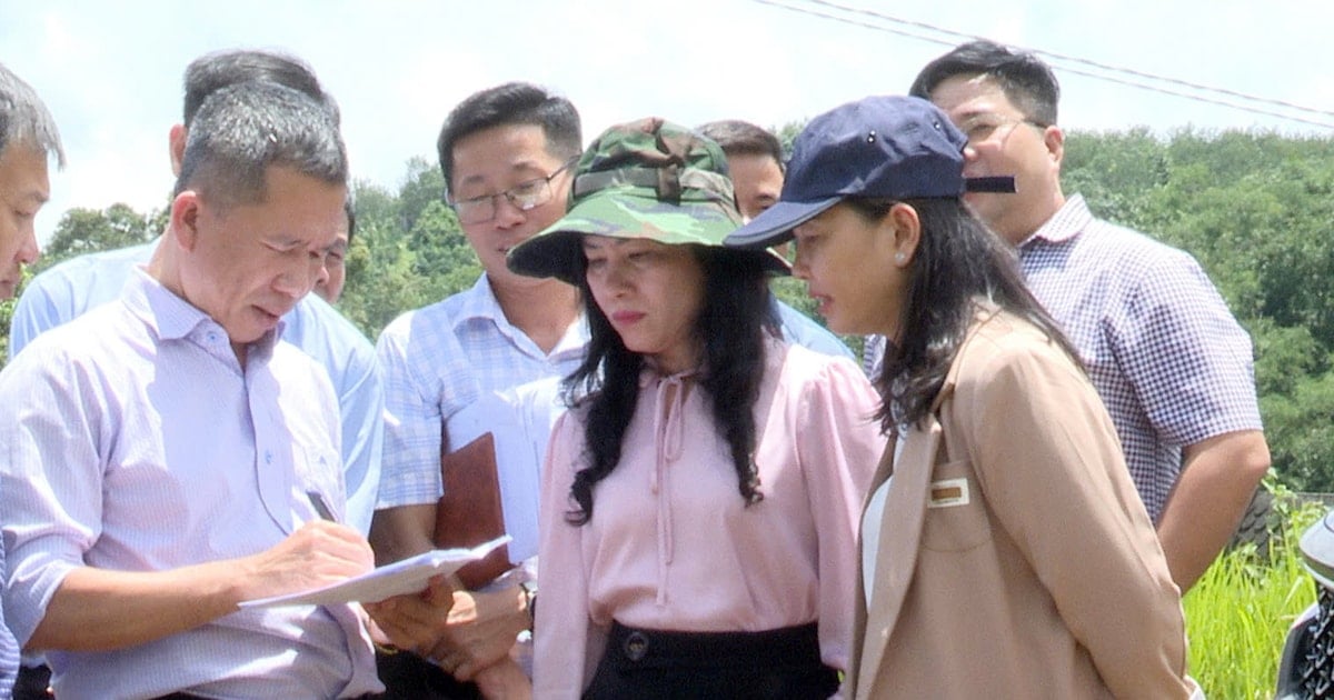 Survey of boarding school construction sites in border communes of Lam Dong province