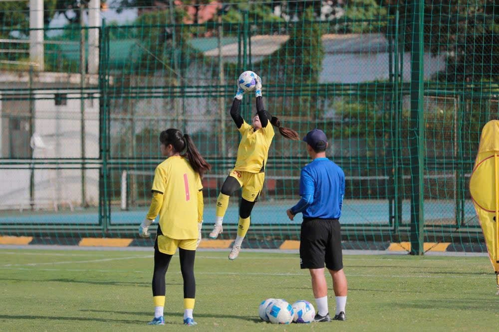 ក្រុមនារី U16 វៀតណាមត្រៀមយ៉ាងសកម្មសម្រាប់ការប្រកួតជើងឯកនារី U16 អាស៊ីអាគ្នេយ៍ឆ្នាំ 2025 - រូបថត 2