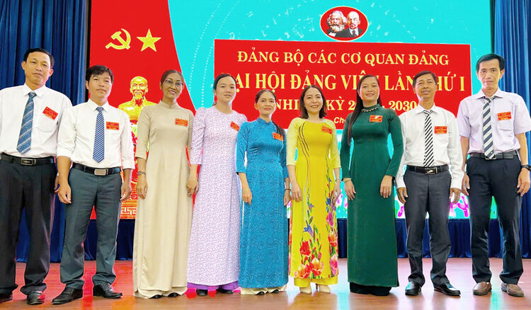 The 1st Congress of the Party Committee of the Party Agencies of Cho Moi Commune