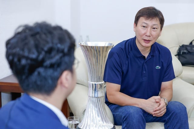 HLV Kim Sang Sik: ‘Tôi mong chờ Xuân Son và Văn Hậu, sẵn sàng mở cửa cho Chung Đỗ nếu…’- Ảnh 4.