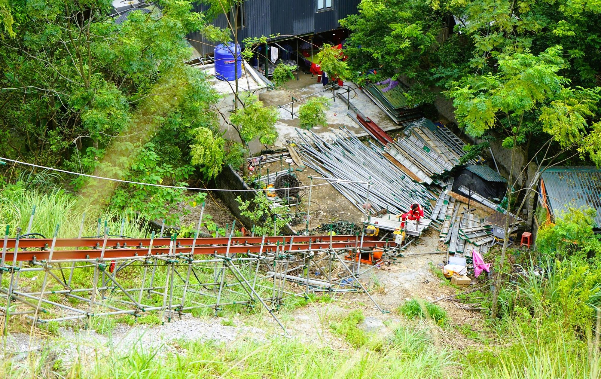 Dựng giàn giáo khủng 