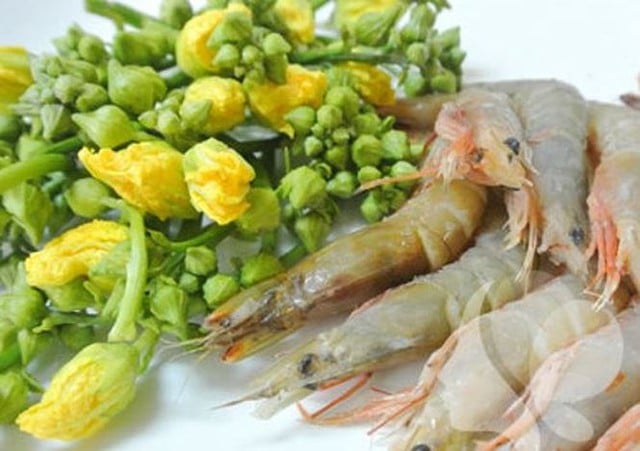 Canh đầu tôm nấu với rau này ngon '10 người ăn đều mê' nhưng chuyên gia lại bảo cẩn thận khi ăn- Ảnh 2.
