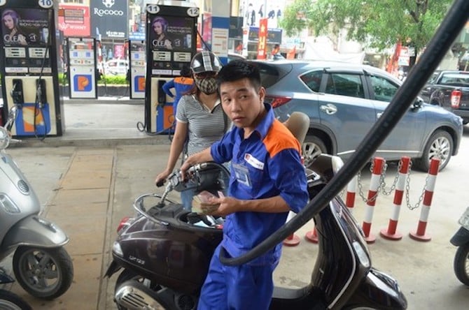 
Giá xăng tăng trở lại sau 2 lần giảm liên tiếp