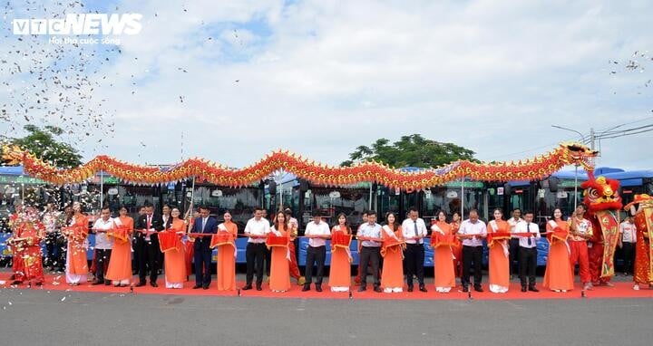 27 tuyến sử dụng xe điện thân thiện với môi trường