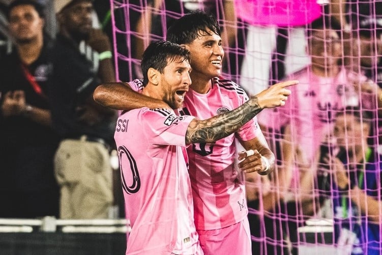 Messi cùng Inter Miami thắng kịch tính mừng De Paul ra mắt