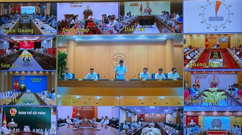 Thủ tướng giao VPCP phối hợp với Bộ Xây dựng tổng hợp đầy đủ ý kiến của Phó Thủ tướng Trần Hồng Hà, Phó Thủ tướng Hồ Đức Phớc và các đồng chí thành viên Ban chỉ đạo... để dự thảo Thông báo kết luận bảo đảm &quot;6 rõ&quot;, khả thi, tổ chức triển khai đồng bộ, hiệu quả, chất lượng.