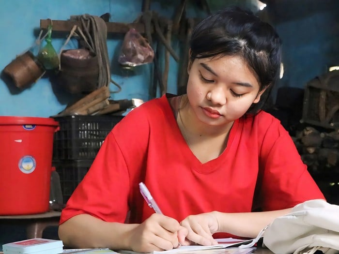 Những bà mẹ thầm lặng "nuôi" con chữ giữa đại ngàn- Ảnh 3.