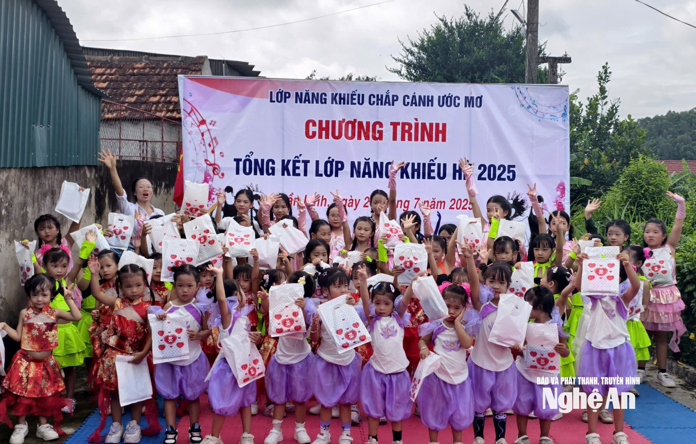 chợ phiên 1k cho trẻ em Xóm 3 Thần Lĩnh Ảnh Diệp Thanh00010