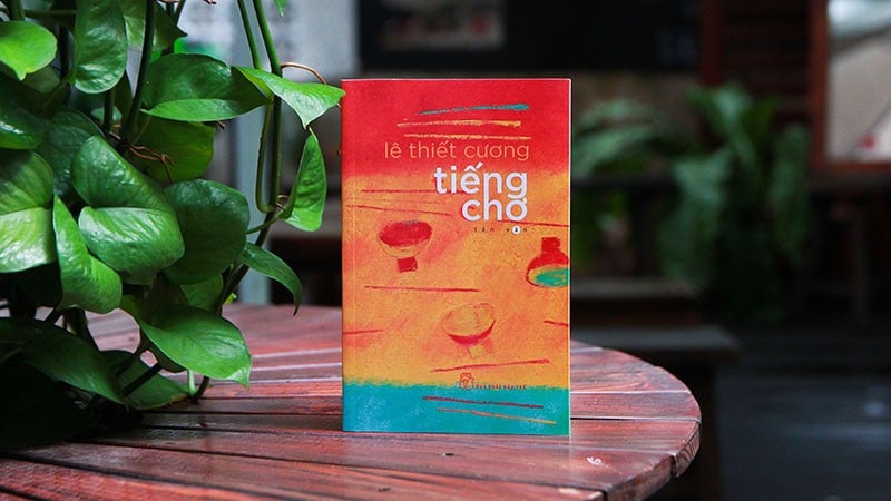 Bìa cuốn tản văn Tiếng chợ của họa sĩ Lê Thiết Cương. (Ảnh: Nhà xuất bản Trẻ)