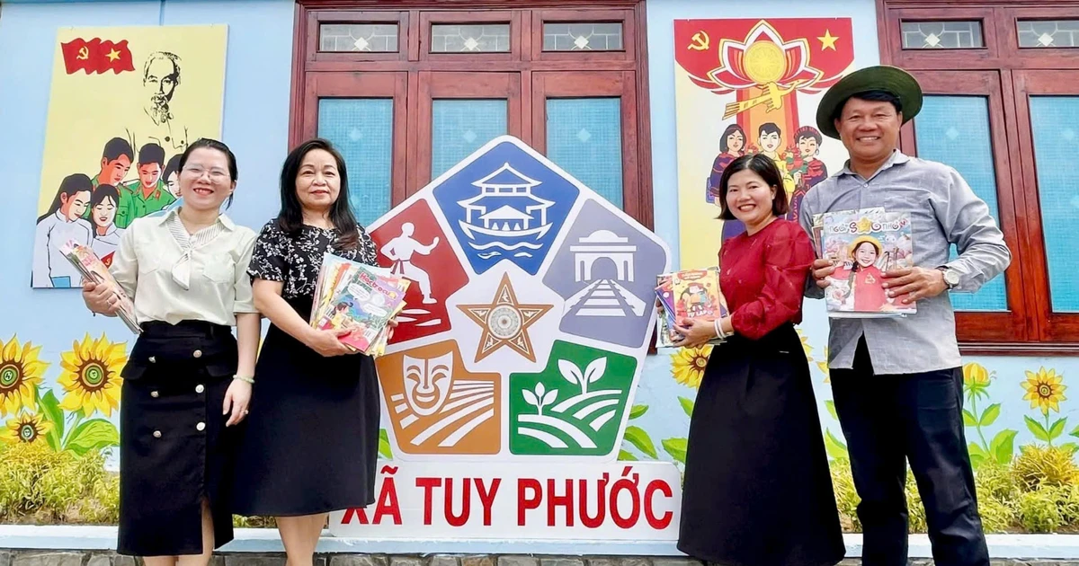 Thư viện tỉnh Gia Lai tặng thiết bị và sách cho “Tủ sách hy vọng” xã Tuy Phước
