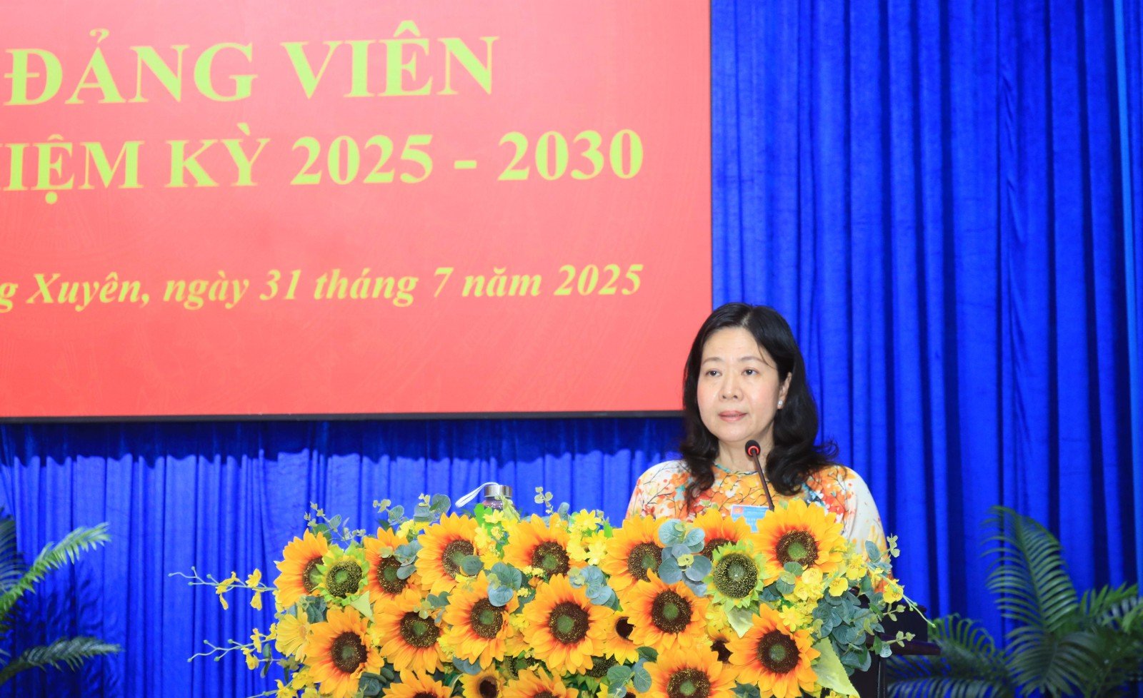 Đồng chí Võ Thị Xuân Kiều, Phó Bí thư Thường trực Đảng ủy phường Long Xuyên phát biểu chỉ đạo
