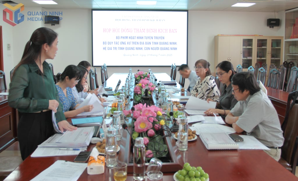 ក្រុមប្រឹក្សាវាយតម្លៃបានពិភាក្សាមុននឹងវាយតម្លៃសេណារីយ៉ូ។