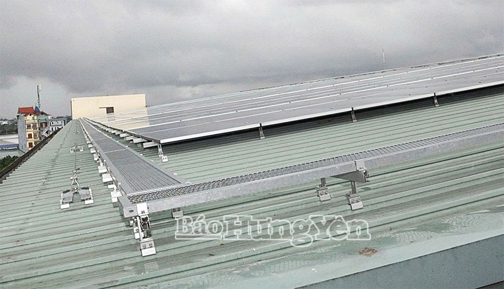 Từ năm 2024, các tấm pin năng lượng mặt trời giúp công ty tiết kiệm 20% chi phí tiền điện so với trước.