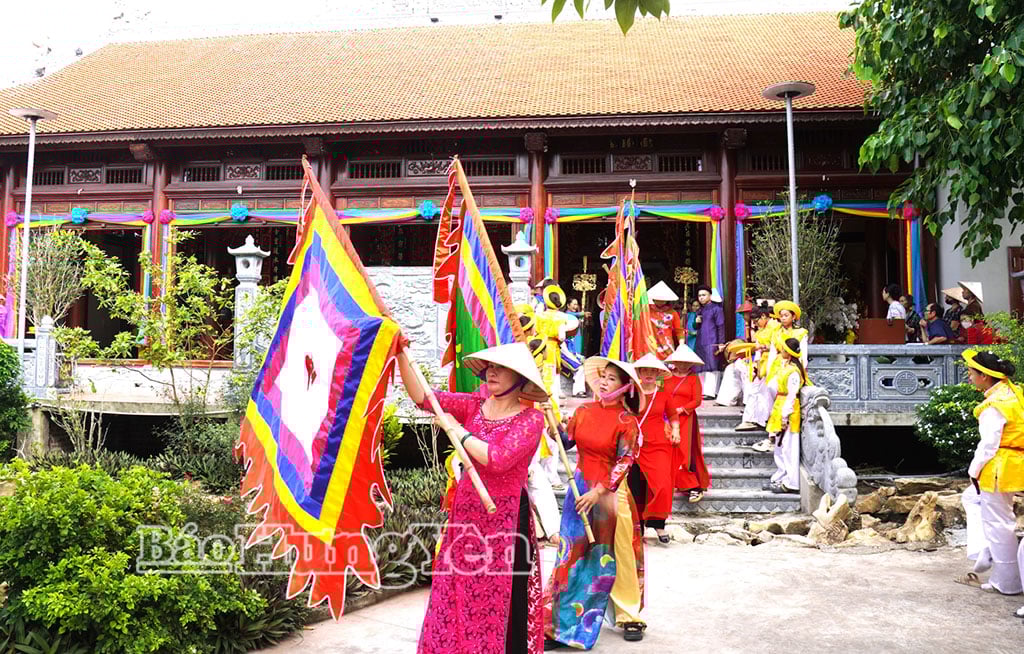 넓은 규모의 훙롱사(Hung Long Temple)는 사람들이 이 강 지역의 수호성인에 대한 감사를 표현하는 곳입니다.