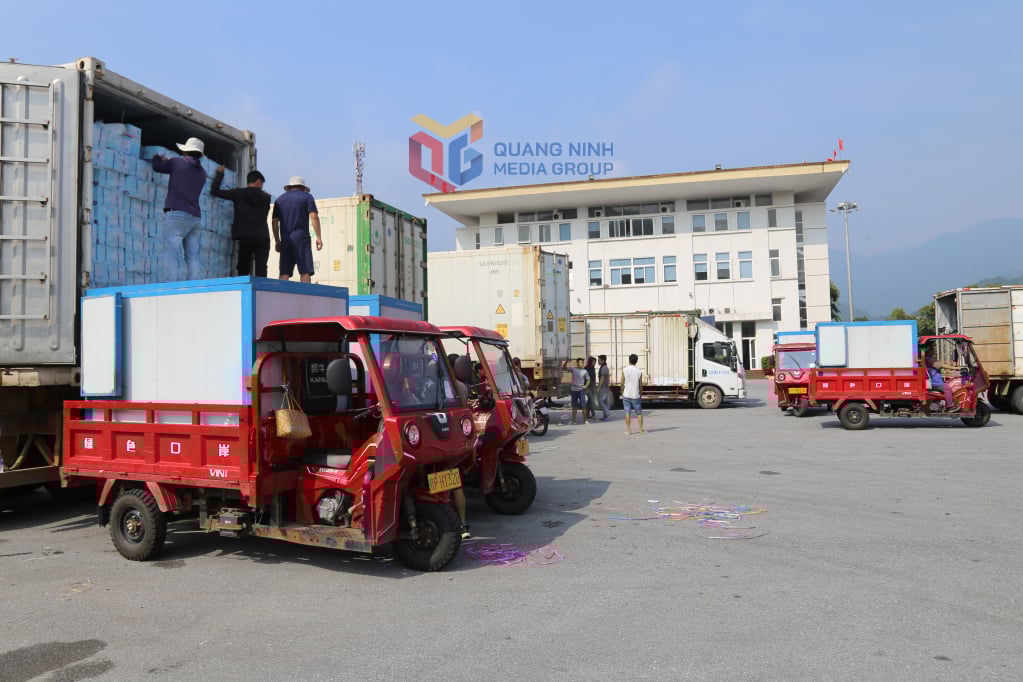 Riêng trong tháng 7/2025, kim ngạch hàng hóa xuất khẩu chính ngạch qua cửa khẩu Bắc Phong Sinh đạt 2 triệu USD, tăng 26,38% về kim ngạch, tăng 16,22% về số tờ khai so với cùng kỳ tháng trước. 