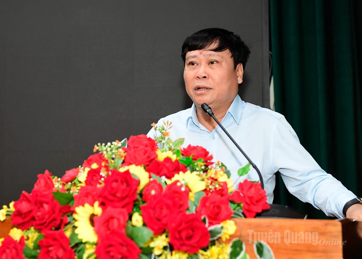 Genosse Mai Duc Thong, Mitglied des Provinzparteikomitees, Parteisekretär, Chefredakteur der Provinzzeitung, des Radios und Fernsehens von Tuyen Quang und Vorsitzender der Provinzjournalistenvereinigung, hielt am traditionellen Tag des Propagandasektors eine Glückwunschrede.