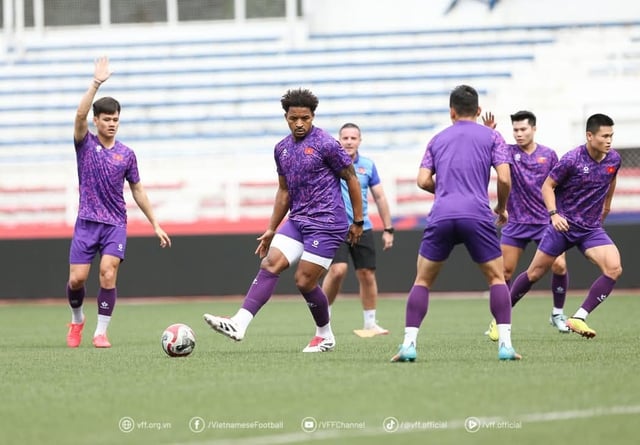 HLV Kim Sang Sik: ‘Tôi mong chờ Xuân Son và Văn Hậu, sẵn sàng mở cửa cho Chung Đỗ nếu…’- Ảnh 8.