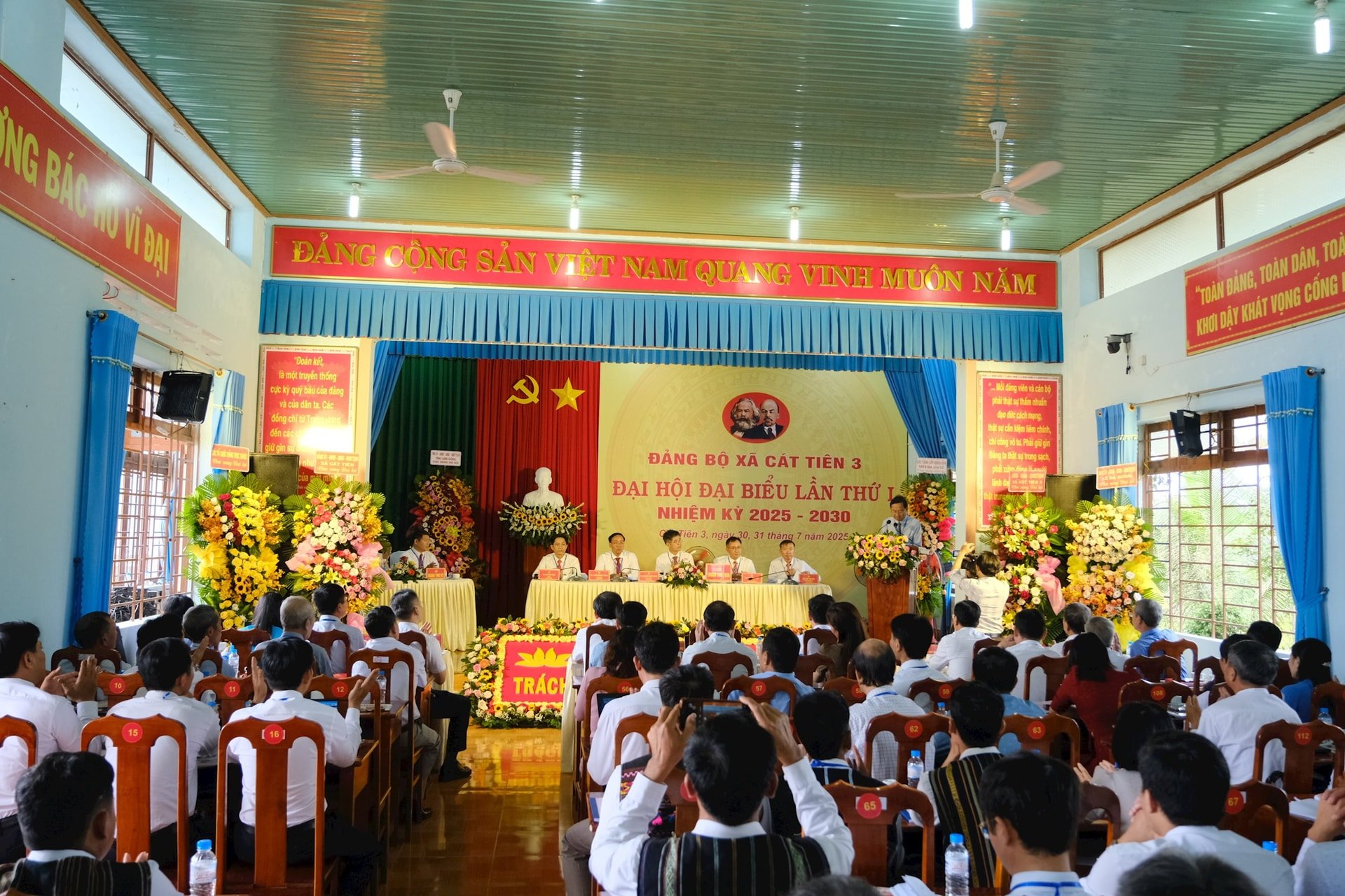 Quang cảnh toàn Đại hội 