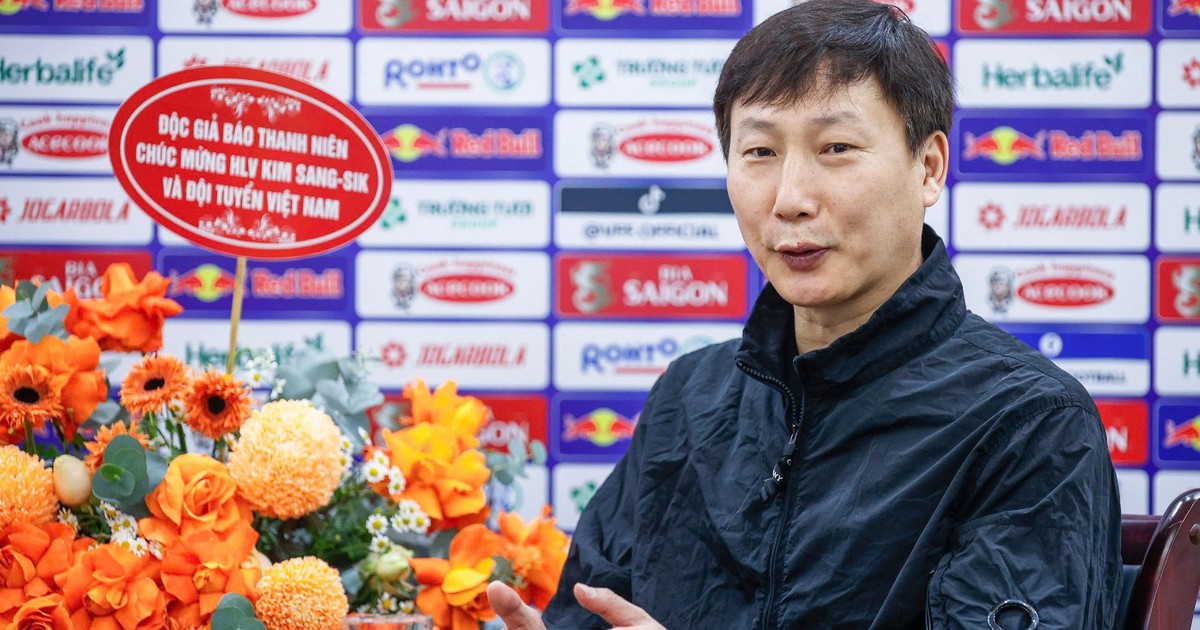 HLV Kim Sang-sik giao lưu với Báo Thanh Niên về hành trình vô địch U.23 Đông Nam Á 2025