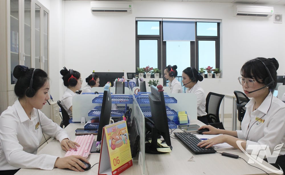 Sự chuyên nghiệp của cán bộ, nhân viên Bệnh viện Quốc tế được thể hiện từ trang phục, phong các phục vụ. Trong ảnh: Bộ phận chăm sóc khách hàng của Bệnh viện.