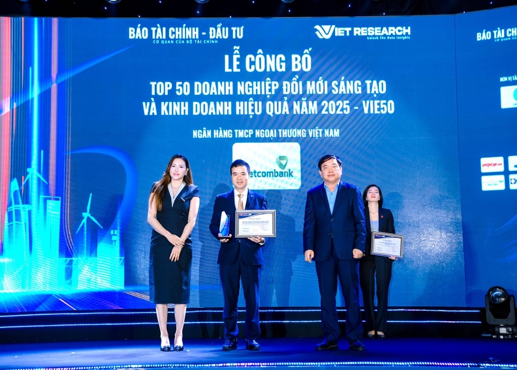 Vietnam Summit 2025 bình chọn Vietcombank dẫn đầu ngành ngân hàng về đổi mới sáng tạo và ESG - 2