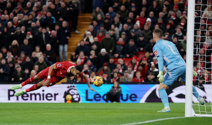 Siêu dự bị Jota bùng nổ, Liverpool thoát thua ở Anfield- Ảnh 4.