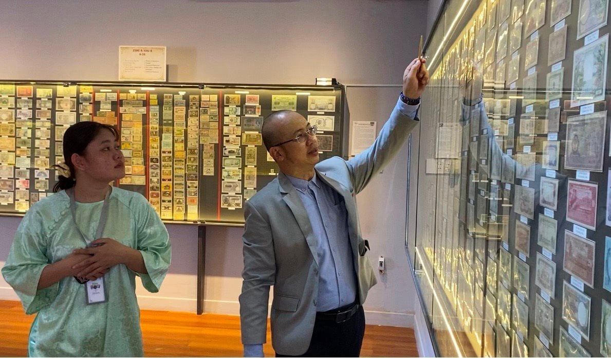Gehen Sie nach Hoi An und betrachten Sie die Sammlung von Tien Xu-Tien Giay-Briefmarken und -Geschichten in der CSO-Galerie.jpg