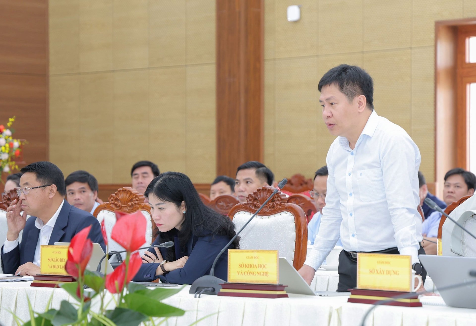 so-khoa-hoc-va-cong-nghe-hoi-nghi-ubnd-tinh(1).jpg