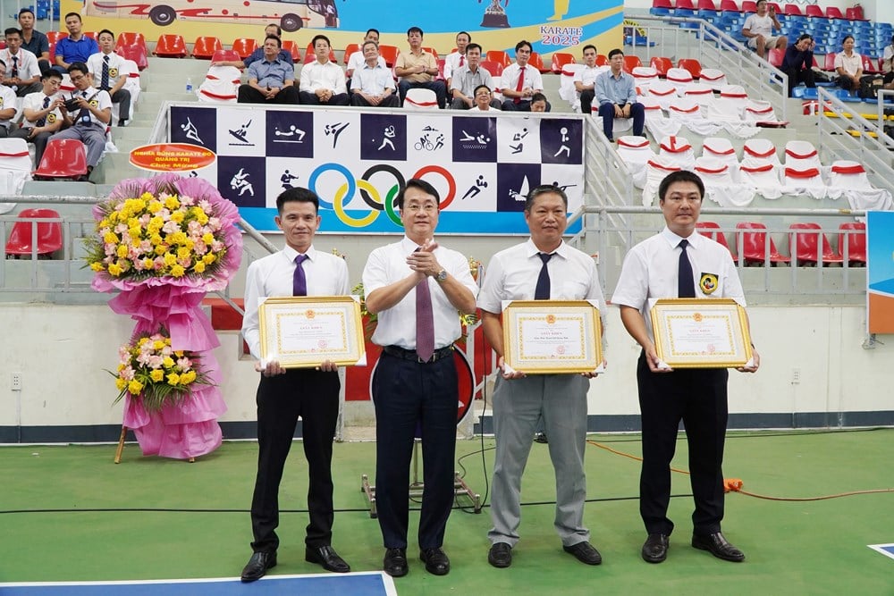 600 võ sinh Karate tranh tài 75 bộ huy chương - ảnh 2