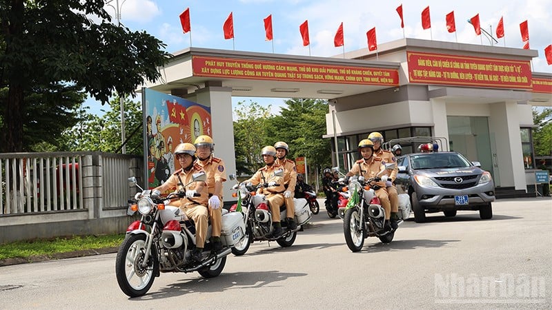 ប៉ូលីសខេត្ត Tuyen Quang បានចាប់ផ្តើមបាតុកម្មដោយកម្លាំង។