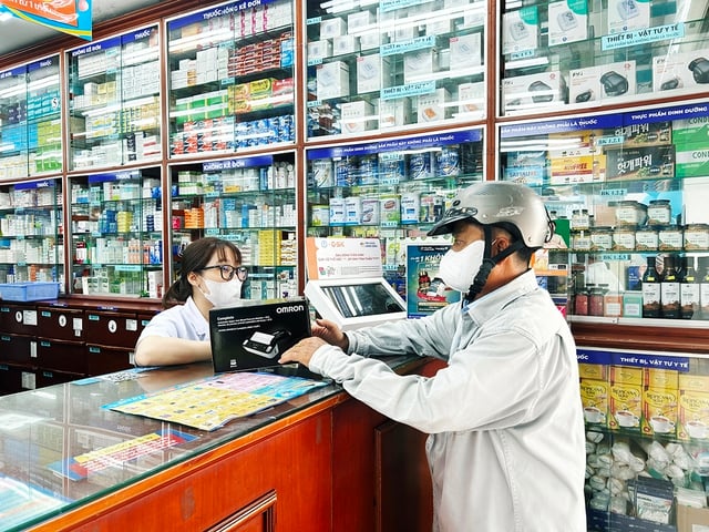 Long Châu, OMRON mang thiết bị tầm soát huyết áp, điện tim hiện đại về Việt Nam - Ảnh 1.
