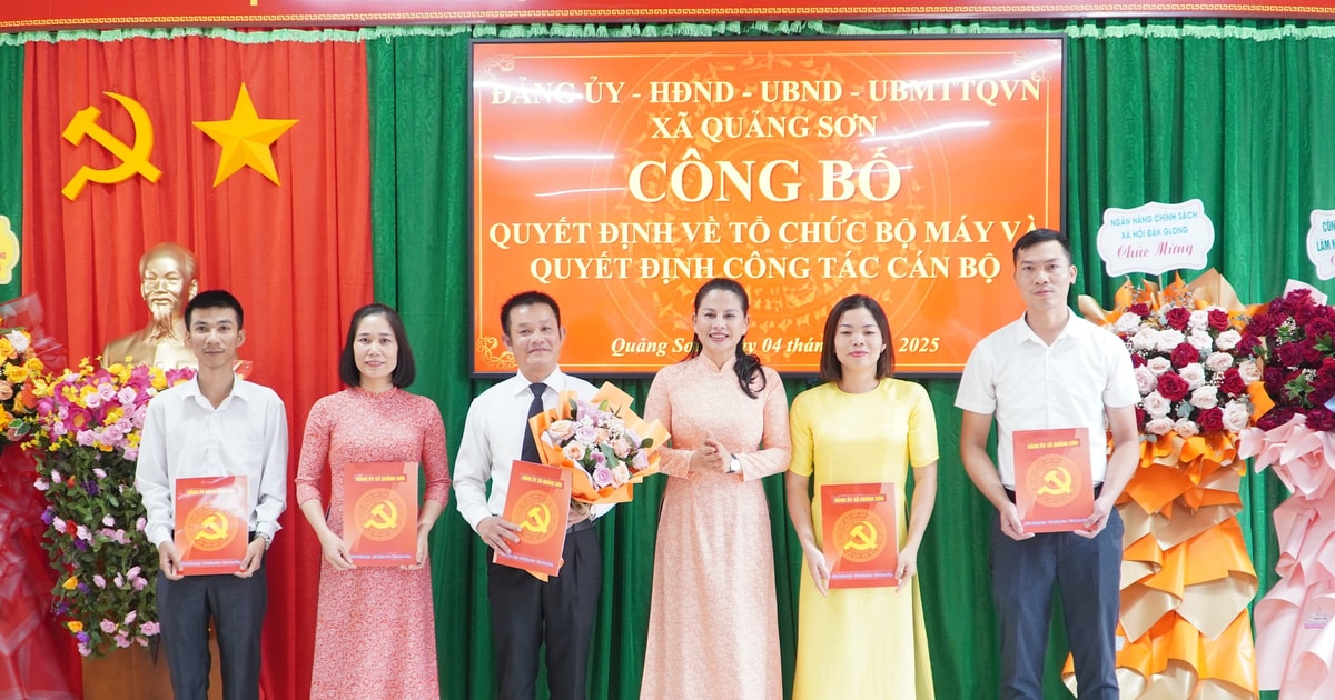 ឃុំ Quang Son ប្រកាសសេចក្តីសម្រេចលើការងាររៀបចំ និងបុគ្គលិក