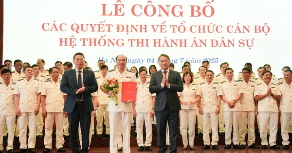 Công bố các quyết định bổ nhiệm cán bộ chủ chốt hệ thống thi hành án dân sự